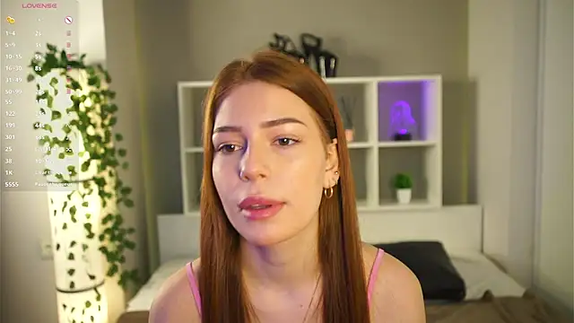 Snapshot of SexyEsma chatting on 10.24.25 SexyEsma online show from 10.24.25