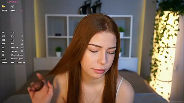 Snapshot of SexyEsma chatting on 10.25.25 SexyEsma online show from 10.25.25