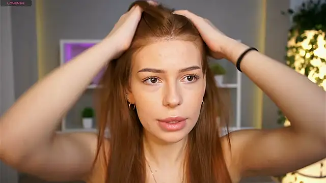 Snapshot of SexyEsma chatting on 10.26.25 SexyEsma online show from 10.26.25