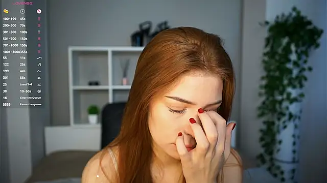 Snapshot of SexyEsma chatting on 10.27.25 SexyEsma online show from 10.27.25