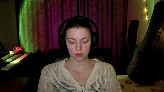 CutieAnny online show from 04.13.26