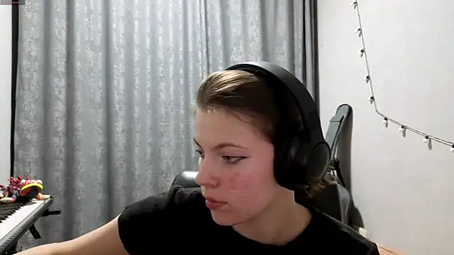 CutieAnny online show from 04.21.26