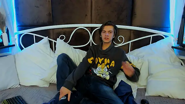 Snapshot of OttoWilliams chatting on 09.21.25 OttoWilliams online show from 09.21.25