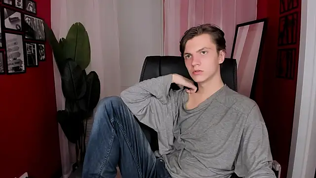 Snapshot of OttoWilliams chatting on 10.05.25 OttoWilliams online show from 10.05.25