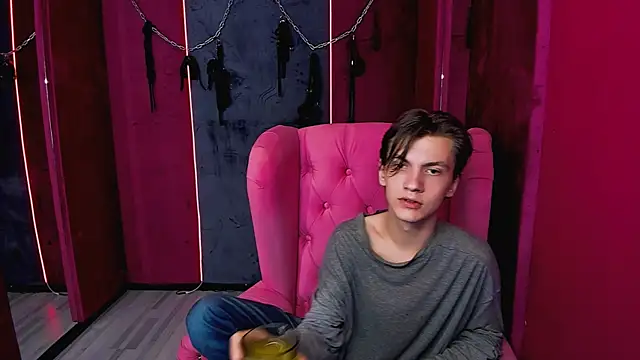 Snapshot of OttoWilliams chatting on 10.06.25 OttoWilliams online show from 10.06.25