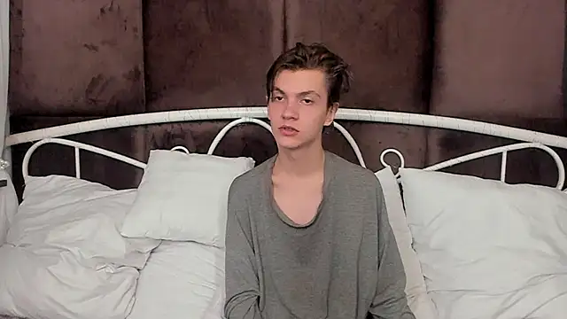 Snapshot of OttoWilliams chatting on 10.08.25 OttoWilliams online show from 10.08.25