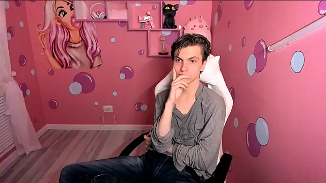 Snapshot of OttoWilliams chatting on 10.08.25 OttoWilliams online show from 10.08.25