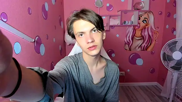 Snapshot of OttoWilliams chatting on 10.10.25 OttoWilliams online show from 10.10.25