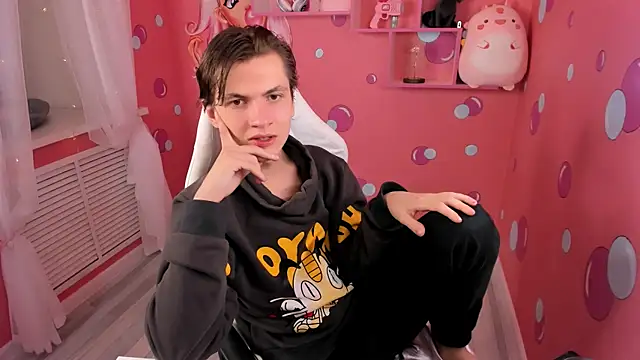 Snapshot of OttoWilliams chatting on 10.13.25 OttoWilliams online show from 10.13.25