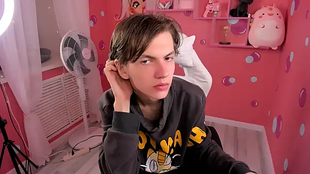 Snapshot of OttoWilliams chatting on 10.13.25 OttoWilliams online show from 10.13.25