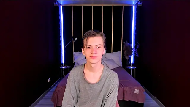 Snapshot of OttoWilliams chatting on 10.17.25 OttoWilliams online show from 10.17.25