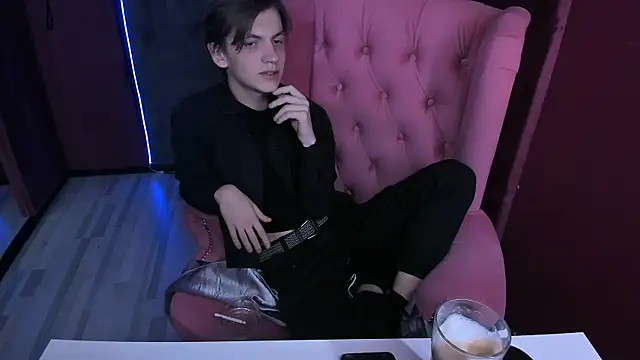 Snapshot of OttoWilliams chatting on 10.22.25 OttoWilliams online show from 10.22.25