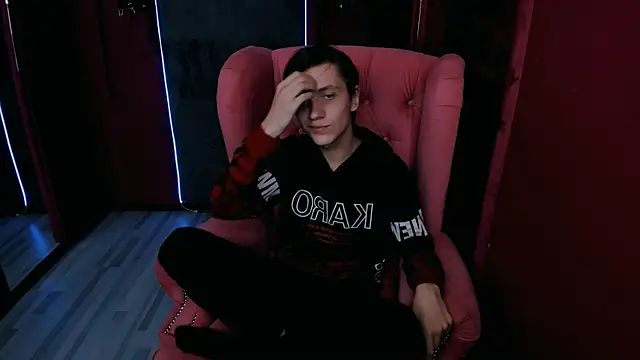 Snapshot of OttoWilliams chatting on 10.25.25 OttoWilliams online show from 10.25.25