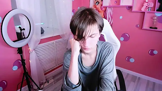 Snapshot of OttoWilliams chatting on 10.28.25 OttoWilliams online show from 10.28.25