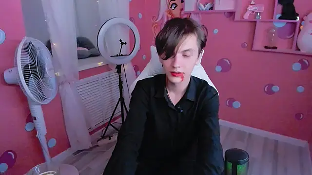 Snapshot of OttoWilliams chatting on 10.31.25 OttoWilliams online show from 10.31.25