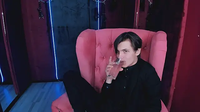 Snapshot of OttoWilliams chatting on 11.02.25 OttoWilliams online show from 11.02.25