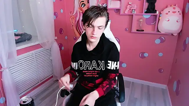 Snapshot of OttoWilliams chatting on 11.08.25 OttoWilliams online show from 11.08.25