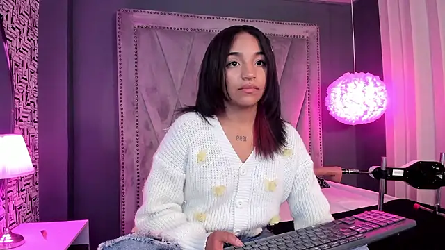 Snapshot of Manelyk_evanss_ chatting on 02.13.26 Manelyk evanss online show from 02.13.26