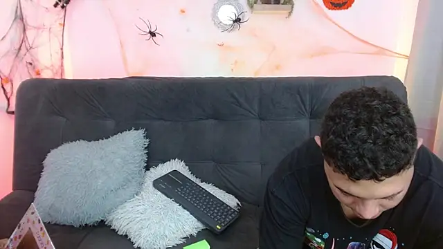 Snapshot of antonella_n_brian chatting on 10.17.25 antonella n brian online show from 10.17.25