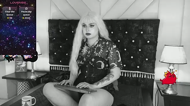 Madamexravenx online show from 09.19.25