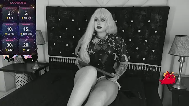 Madamexravenx online show from 09.20.25