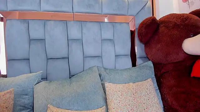 chloeriveraa online show from 11.18.25