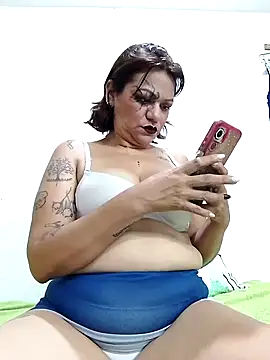 Snapshot of Massiel_77 chatting on 10.27.25 Massiel 77 online show from 10.27.25