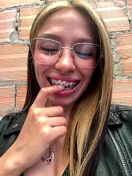 Snapshot of yourrmuse chatting on 09.21.25 yourrmuse online show from 09.21.25