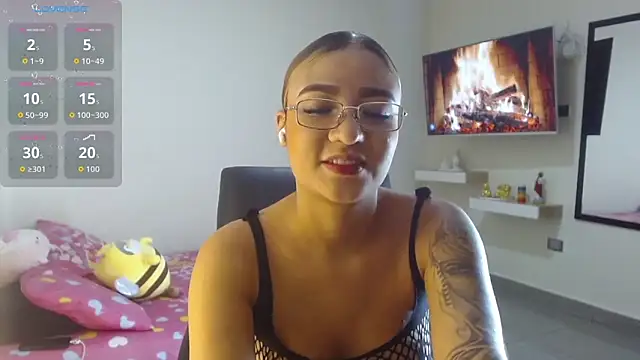 Emmili Saenz online show from 09.17.25