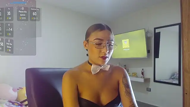Emmili Saenz online show from 09.18.25