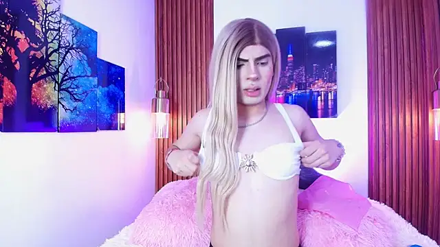 Snapshot of Emily_Vaughan chatting on 09.17.25 Emily Vaughan online show from 09.17.25