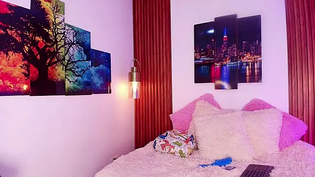 Snapshot of Emily_Vaughan chatting on 09.21.25 Emily Vaughan online show from 09.21.25