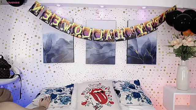 Snapshot of Emily_Vaughan chatting on 10.20.25 Emily Vaughan online show from 10.20.25