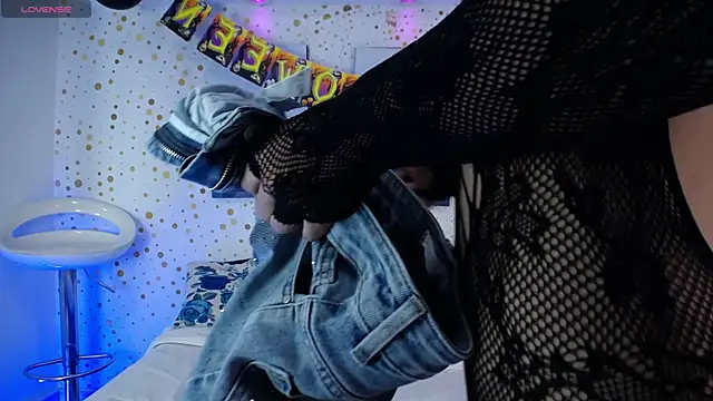 Snapshot of Emily_Vaughan chatting on 10.21.25 Emily Vaughan online show from 10.21.25