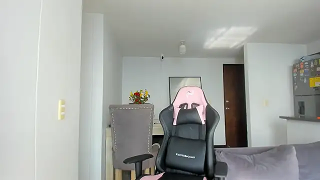 Snapshot of Silvana_Rodriguez_ chatting on 10.15.25 Silvana Rodriguez online show from 10.15.25