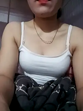 LucyyLy online show from 12.17.25