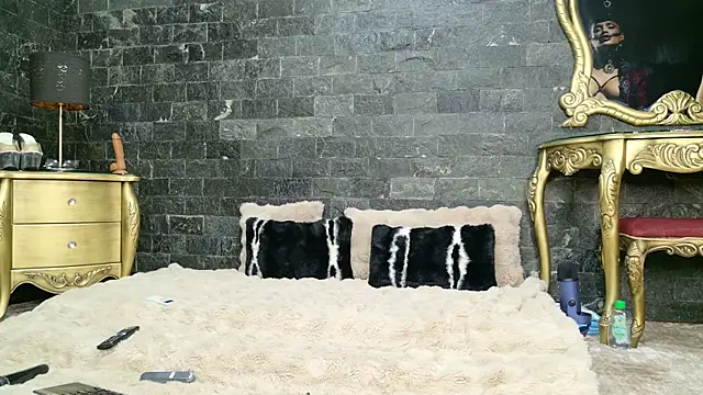 NoraAspen online show from 12.21.25