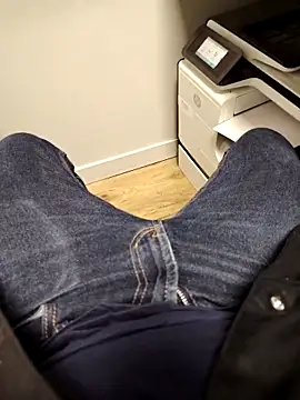 Snapshot of Alberto2840 chatting on 10.30.25 Alberto2840 online show from 10.30.25