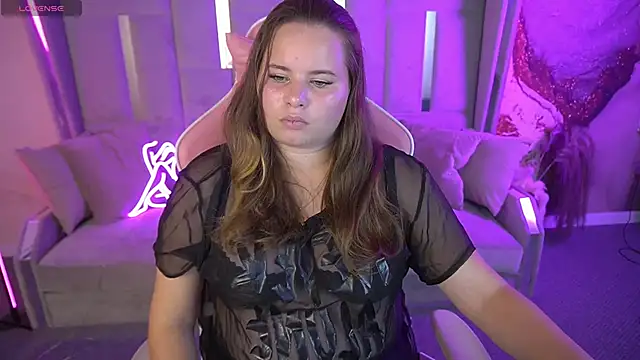 LolaCurvys online show from 09.23.25