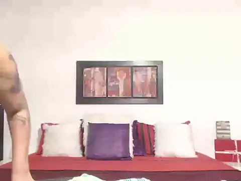 Snapshot of OSHYRIS chatting on 09.16.25 OSHYRIS online show from 09.16.25