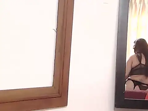 Snapshot of OSHYRIS chatting on 10.06.25 OSHYRIS online show from 10.06.25