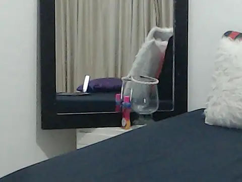 Snapshot of OSHYRIS chatting on 10.18.25 OSHYRIS online show from 10.18.25