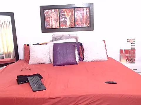 Snapshot of OSHYRIS chatting on 11.10.25 OSHYRIS online show from 11.10.25