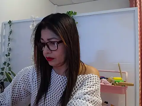 Manuela lara  online show from 10.10.25