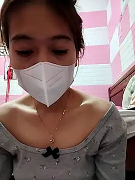 Snapshot of Zinzin9x chatting on 11.04.25 Zinzin9x online show from 11.04.25