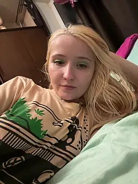 Snapshot of Milana_Key chatting on 11.04.25 Milana Key online show from 11.04.25