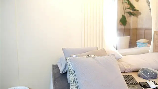 Tayler Kim online show from 11.04.25