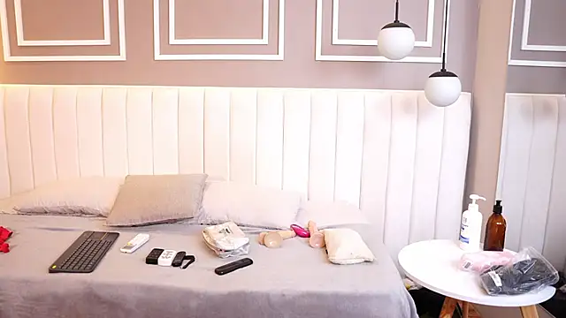 Tayler Kim online show from 11.30.25