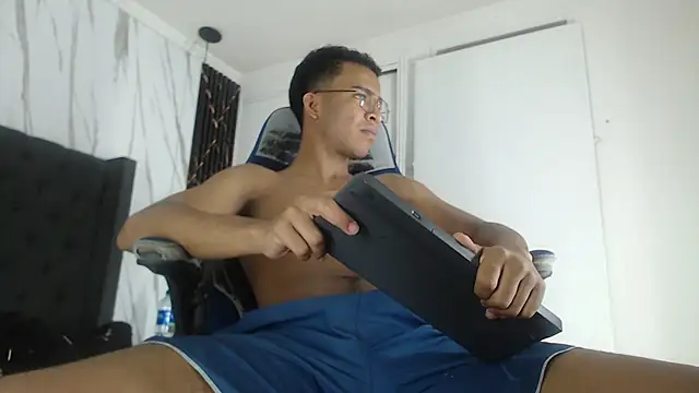 aston xvera online show from 11.12.25