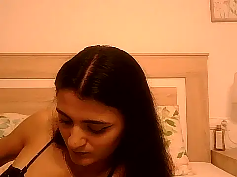 Snapshot of Ella0105 chatting on 09.08.25 Ella0105 online show from 09.08.25